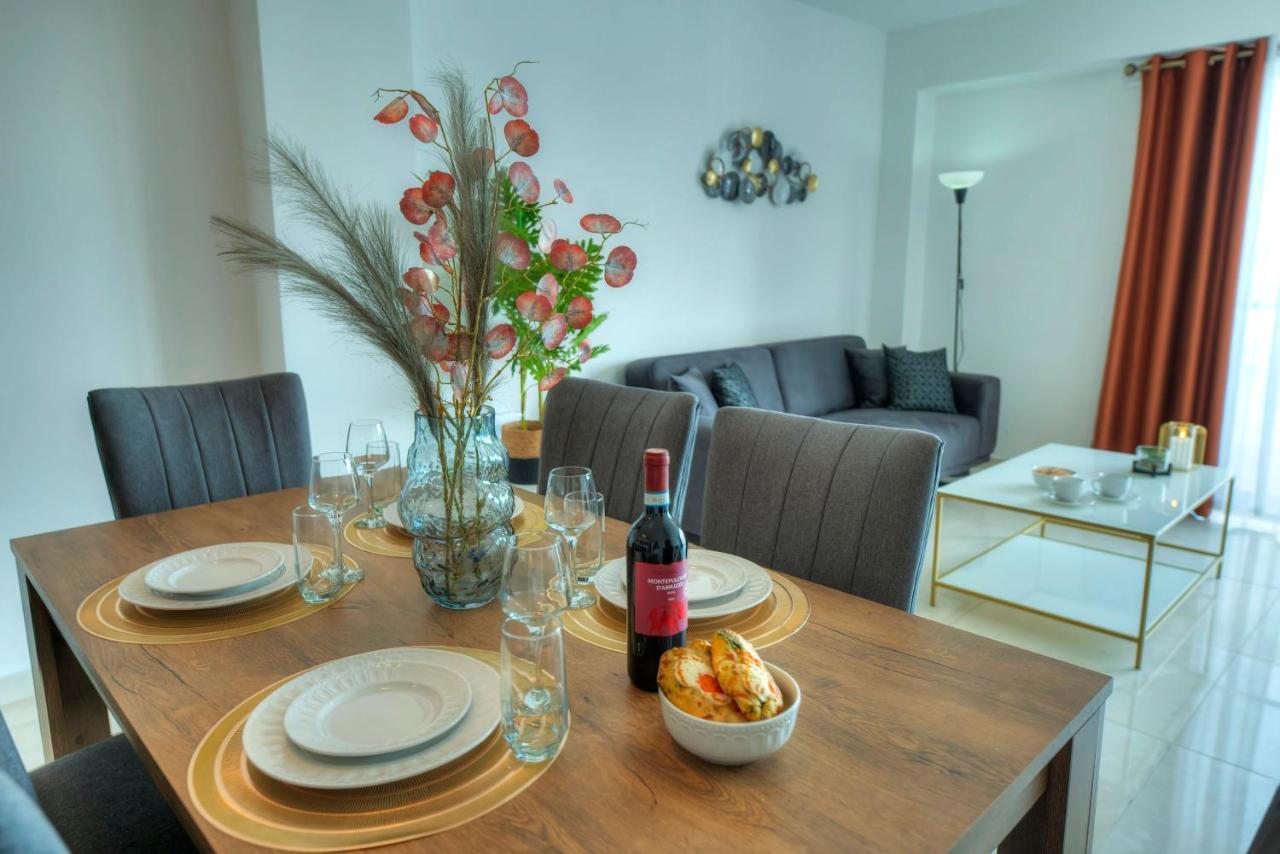 Seafront Beautifully Furnished 2 Bedrooms Gogzr-3 Gzira Esterno foto