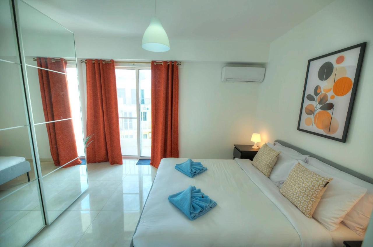 Seafront Beautifully Furnished 2 Bedrooms Gogzr-3 Gzira Esterno foto