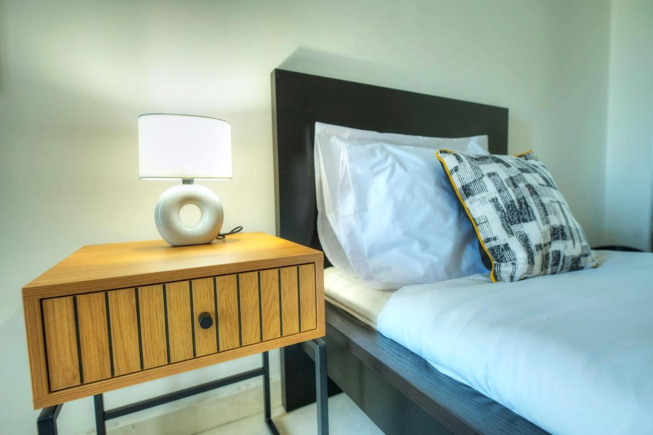 Seafront Beautifully Furnished 2 Bedrooms Gogzr-3 Gzira Esterno foto