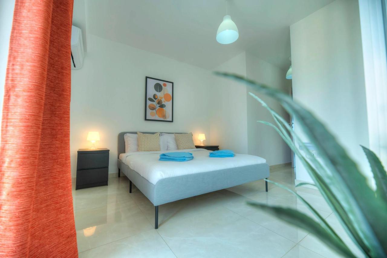 Seafront Beautifully Furnished 2 Bedrooms Gogzr-3 Gzira Esterno foto