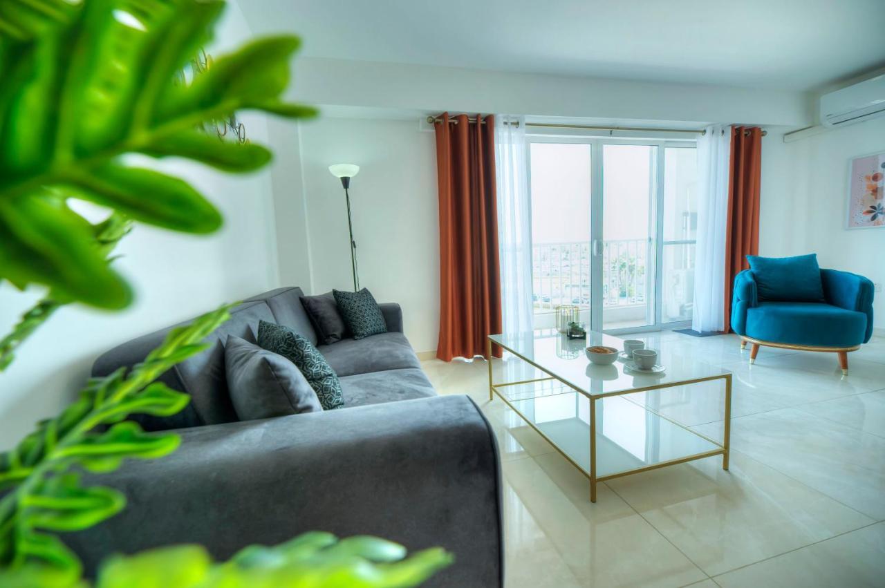 Seafront Beautifully Furnished 2 Bedrooms Gogzr-3 Gzira Esterno foto