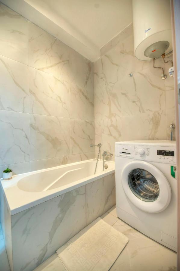 Seafront Beautifully Furnished 2 Bedrooms Gogzr-3 Gzira Esterno foto