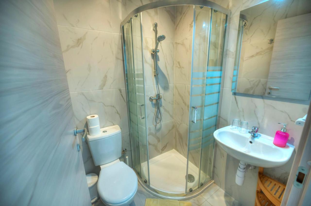 Seafront Beautifully Furnished 2 Bedrooms Gogzr-3 Gzira Esterno foto