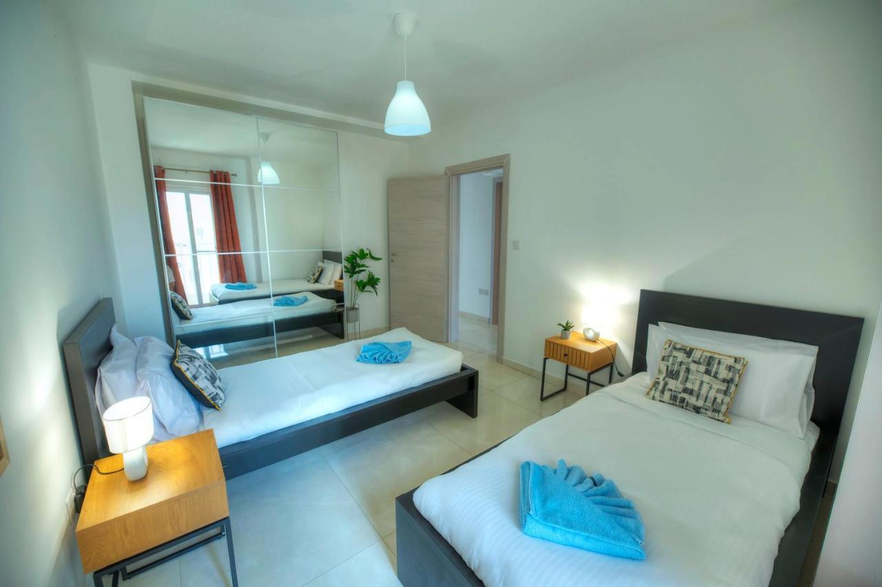 Seafront Beautifully Furnished 2 Bedrooms Gogzr-3 Gzira Esterno foto