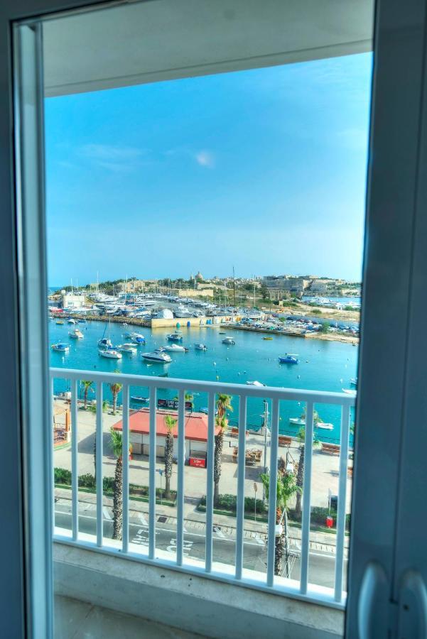 Seafront Beautifully Furnished 2 Bedrooms Gogzr-3 Gzira Esterno foto