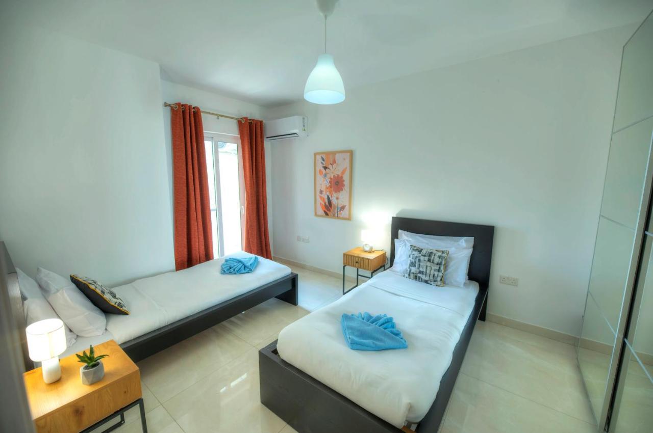 Seafront Beautifully Furnished 2 Bedrooms Gogzr-3 Gzira Esterno foto