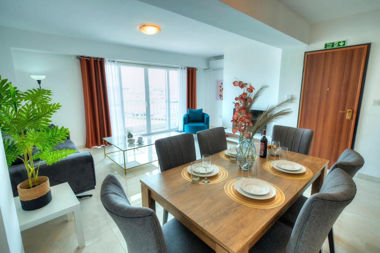 Seafront Beautifully Furnished 2 Bedrooms Gogzr-3 Gzira Esterno foto